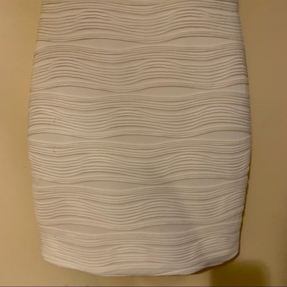 Ivory Mini dress with pleats size large - Picture 3 of 3